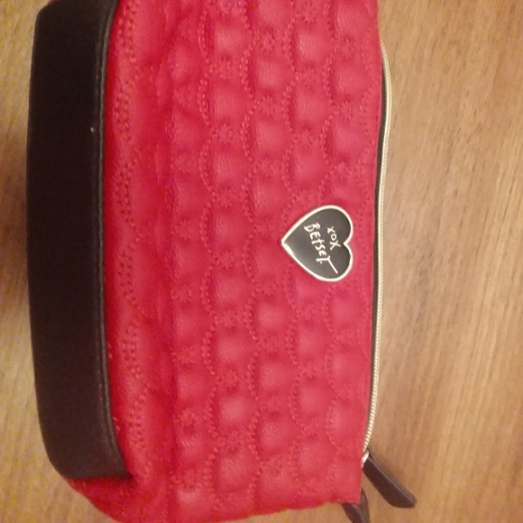 betsy Handbags - Xox Betsey makeup tote